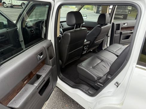 Used 2019 Ford Flex Limited image 13