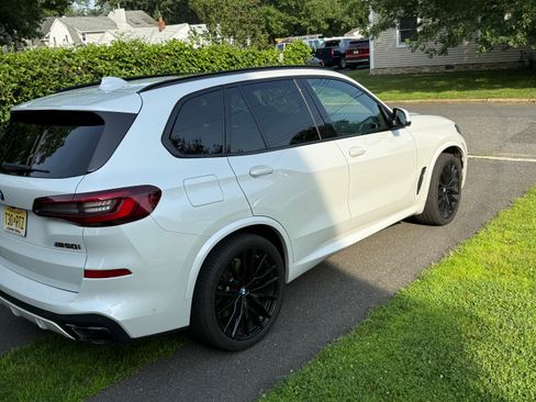 Used 2021 BMW X5 M50i w/ Executive Package image 4