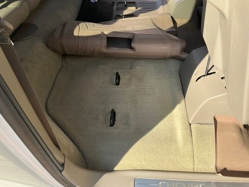 Used 2015 Chevrolet Suburban LT w/ Luxury Package image 18