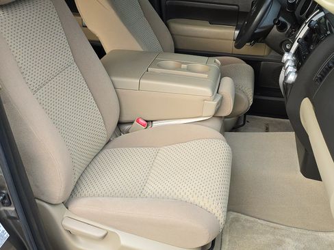 Used 2010 Toyota Tundra 4x4 Double Cab image 16