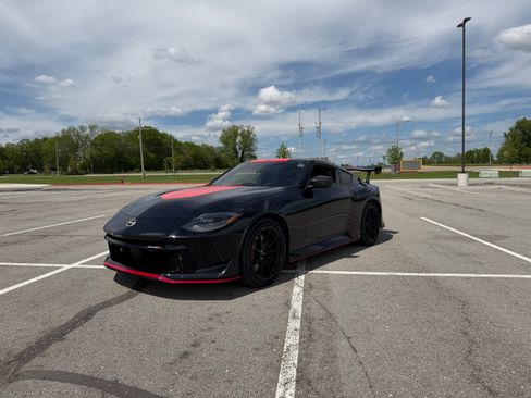 Used 2024 Nissan Z NISMO w/ Floor Mat Package RWD image 5