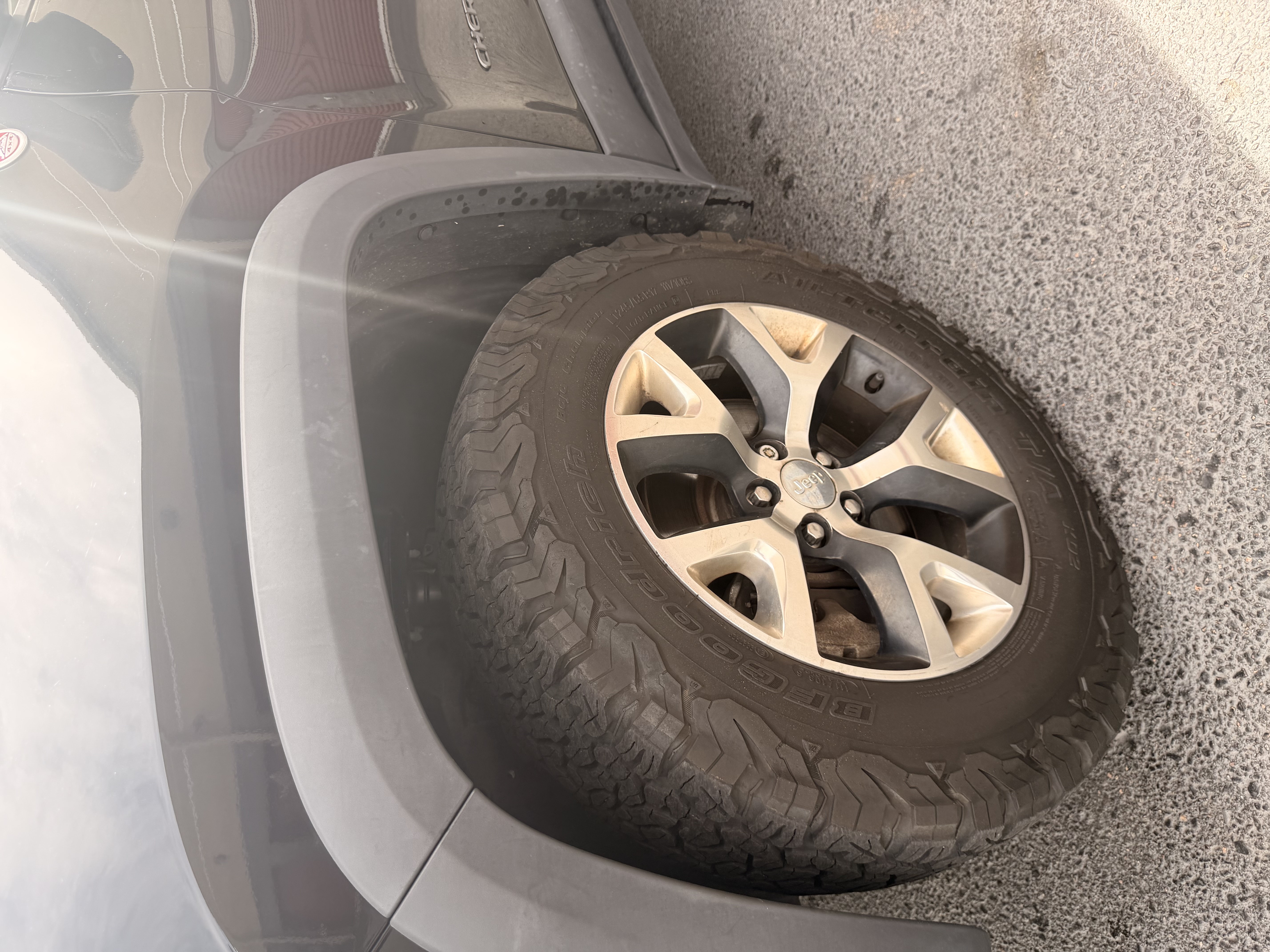 Used 2019 Jeep Cherokee Trailhawk AWD/4WD image 15