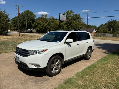 Used 2013 Toyota Highlander Limited FWD image 1