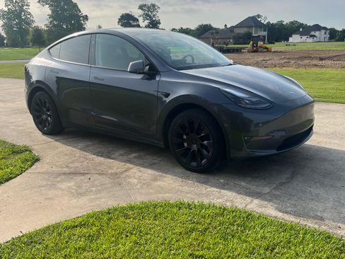 Used 2023 Tesla Model Y Long Range image 1