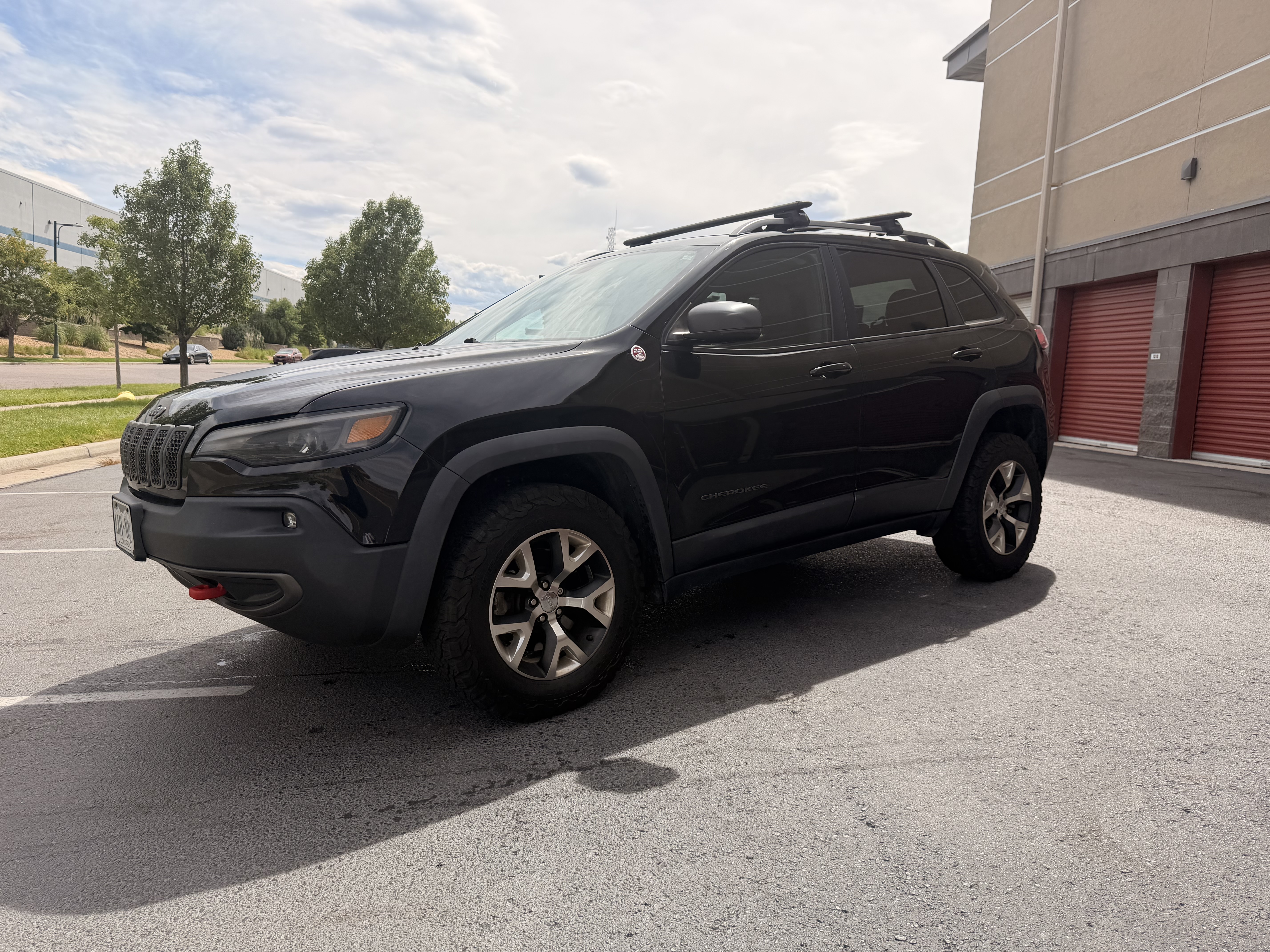 Used 2019 Jeep Cherokee Trailhawk AWD/4WD image 16