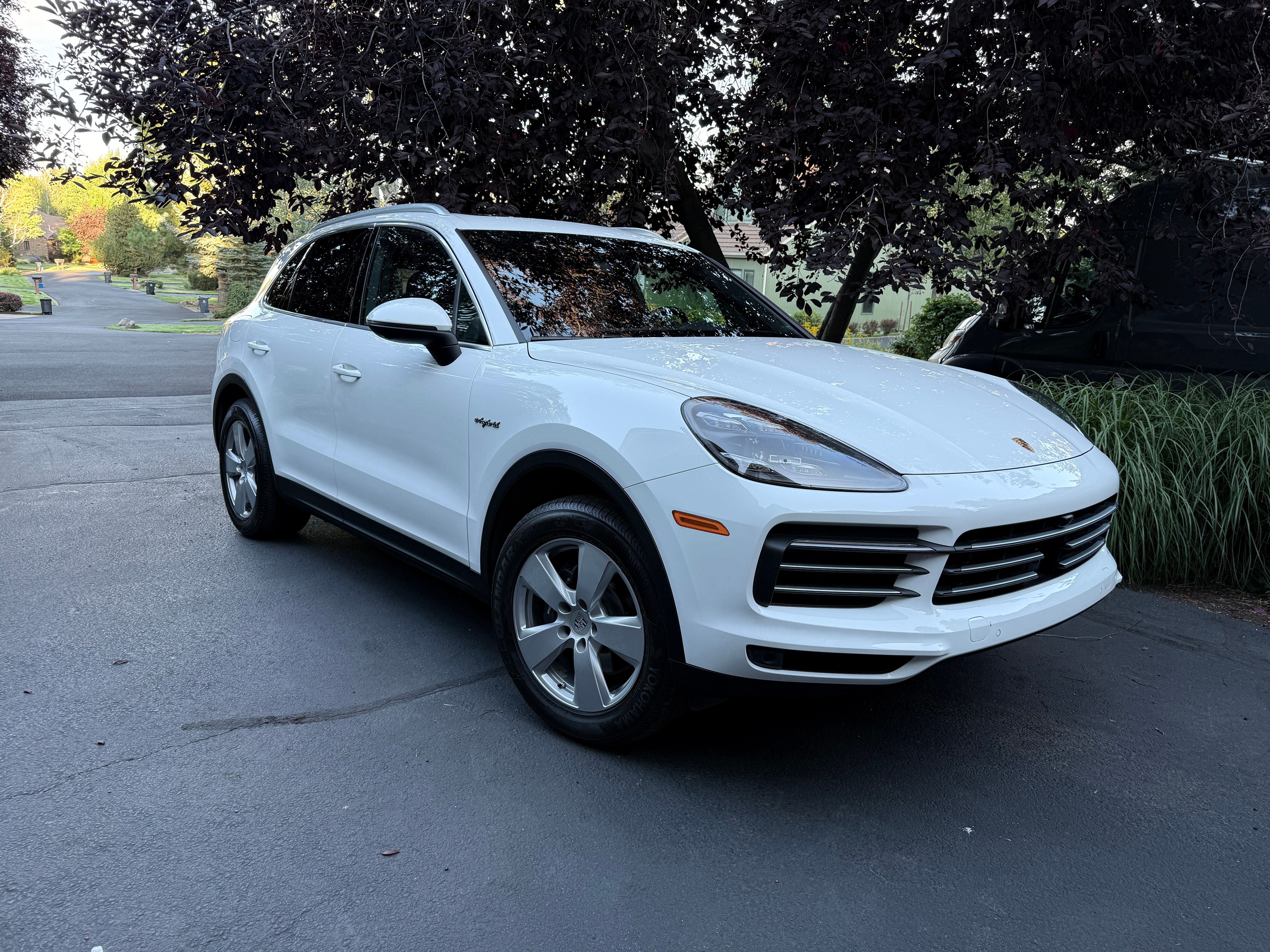 Used 2019 Porsche Cayenne E-Hybrid AWD/4WD image 1