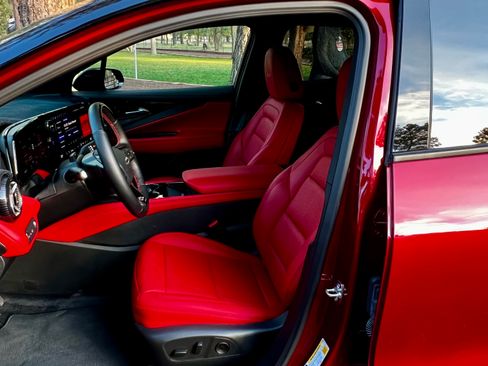 Used 2025 Chevrolet Blazer EV SS w/ Performance Package image 16