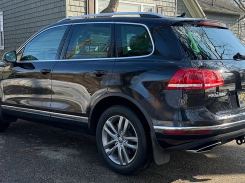 Used 2016 Volkswagen Touareg TDI image 6
