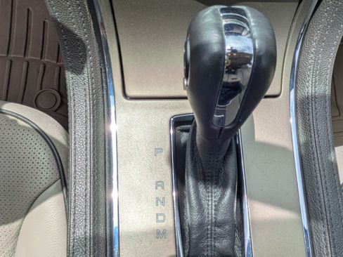 Used 2011 Lincoln MKX 2WD w/ 101A Rapid Spec Order Code image 17