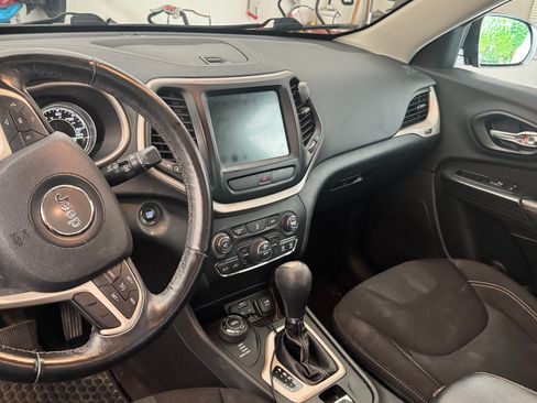 Used 2016 Jeep Cherokee Latitude w/ Comfort/Convenience Group AWD/4WD image 5