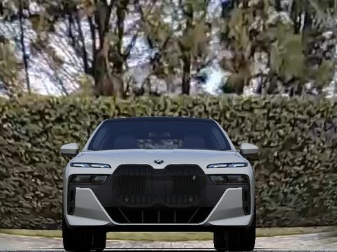 Used 2024 BMW i7 xDrive60 w/ Executive Package image 4