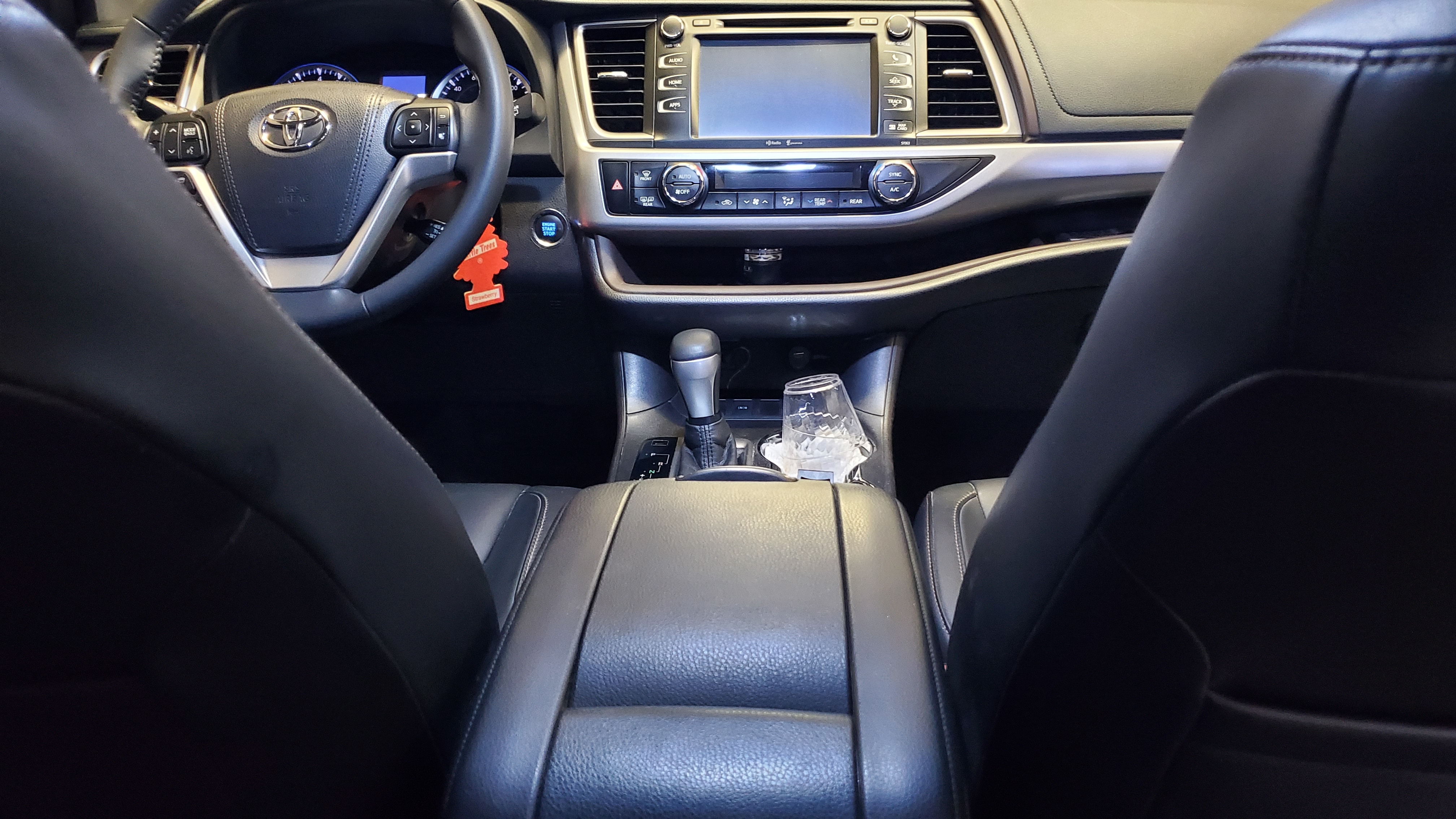 Used 2015 Toyota Highlander XLE FWD image 10