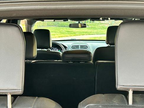 Used 2018 Ford Explorer XLT w/ Equipment Group 202A image 10