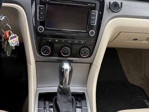 Used 2014 Volkswagen Passat 2.5 SE image 22