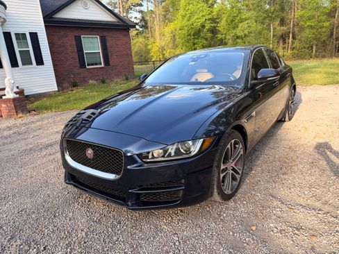 Used 2017 Jaguar XE Premium image 8
