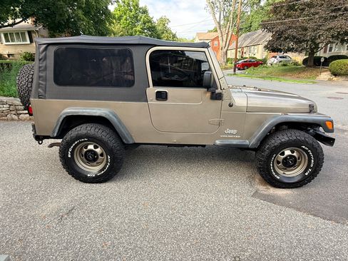 Used 2004 Jeep Wrangler 4WD image 4