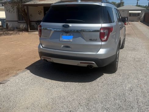 Used 2017 Ford Explorer Limited FWD image 2