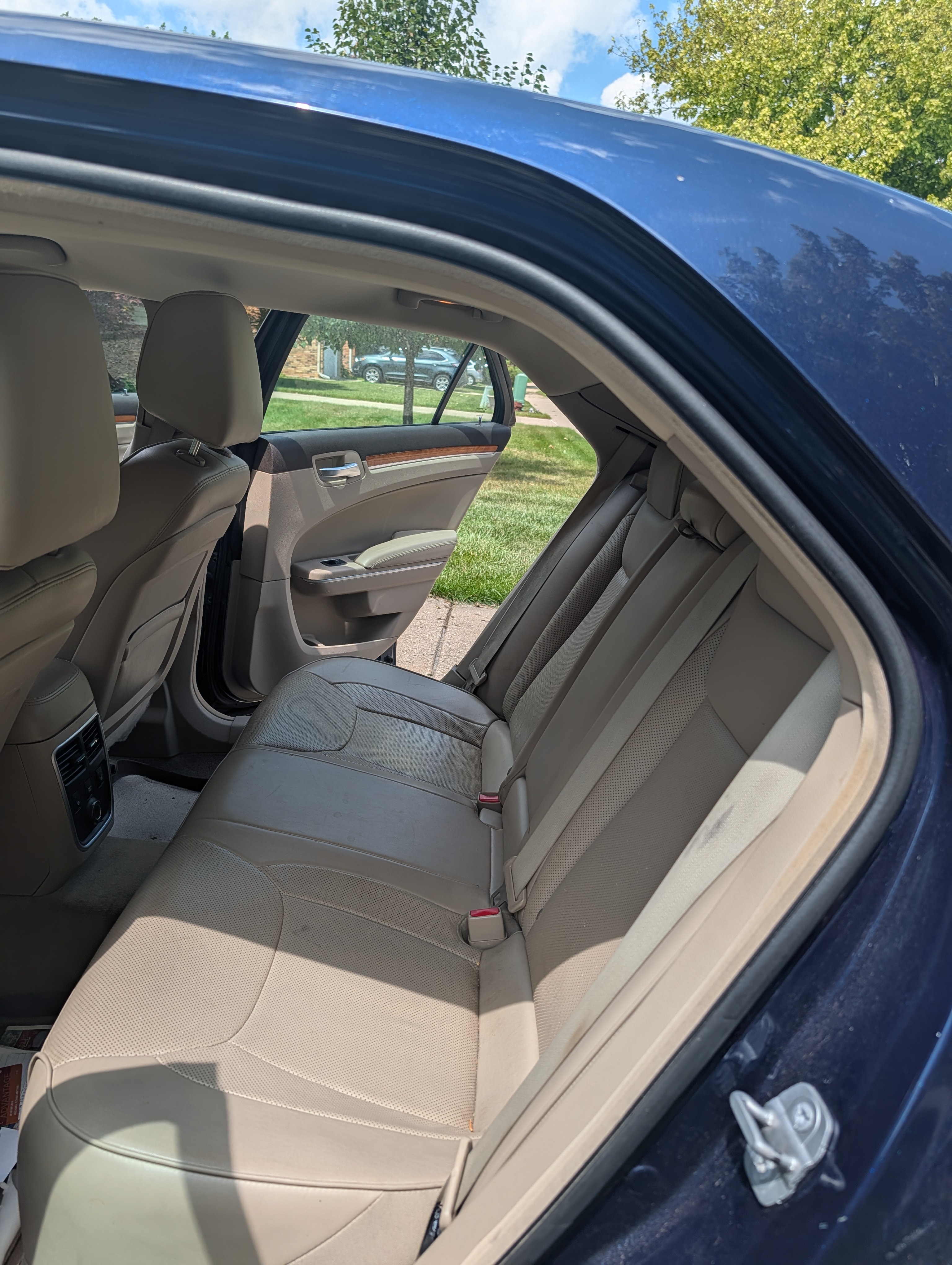 Used 2014 Chrysler 300 C AWD/4WD image 8