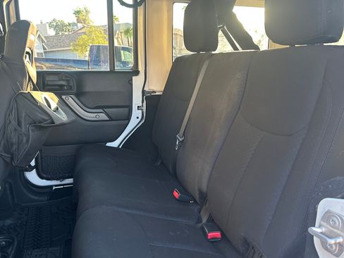 Used 2016 Jeep Wrangler Unlimited Sport image 9