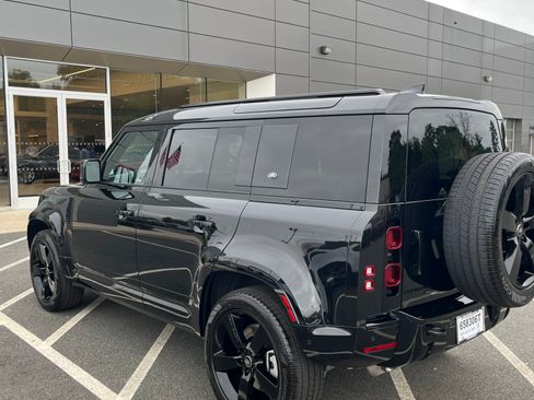 Used 2023 Land Rover Defender 110 X-Dynamic SE image 13