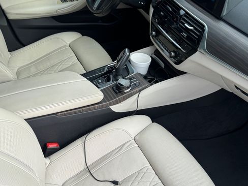 Used 2018 BMW M550i xDrive image 17