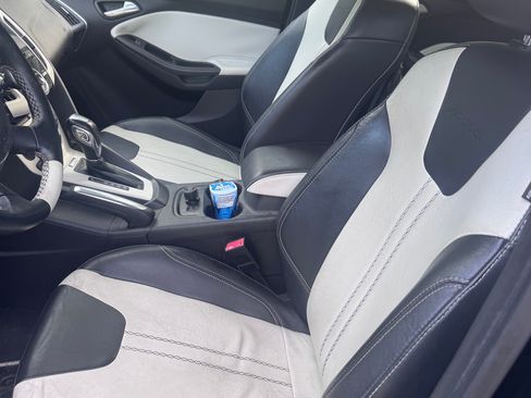 Used 2012 Ford Focus Titanium FWD image 14