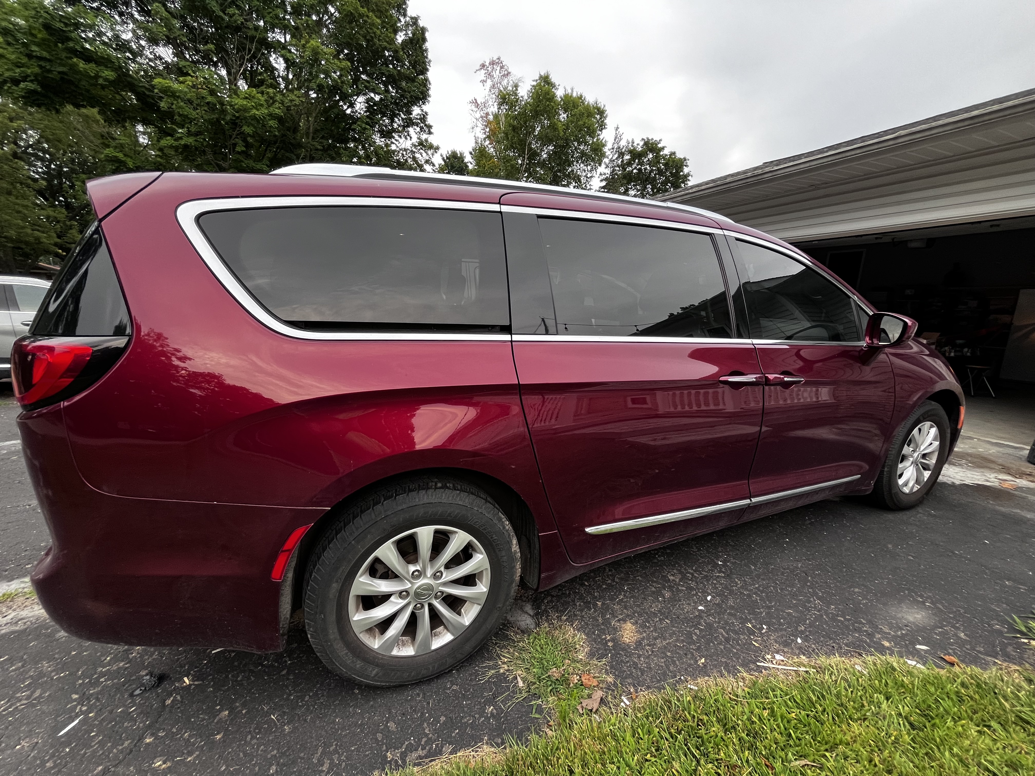 Used 2018 Chrysler Pacifica Touring-L FWD image 5