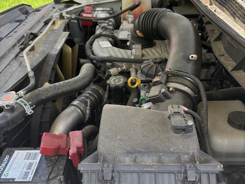 Used 2016 Nissan Titan SL RWD image 5