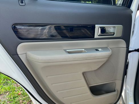 Used 2010 Lincoln MKX 2WD image 17