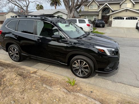 Used 2022 Subaru Forester Limited image 1