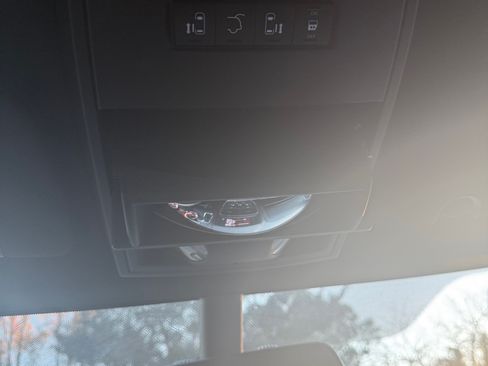 Used 2019 Dodge Grand Caravan SXT image 17