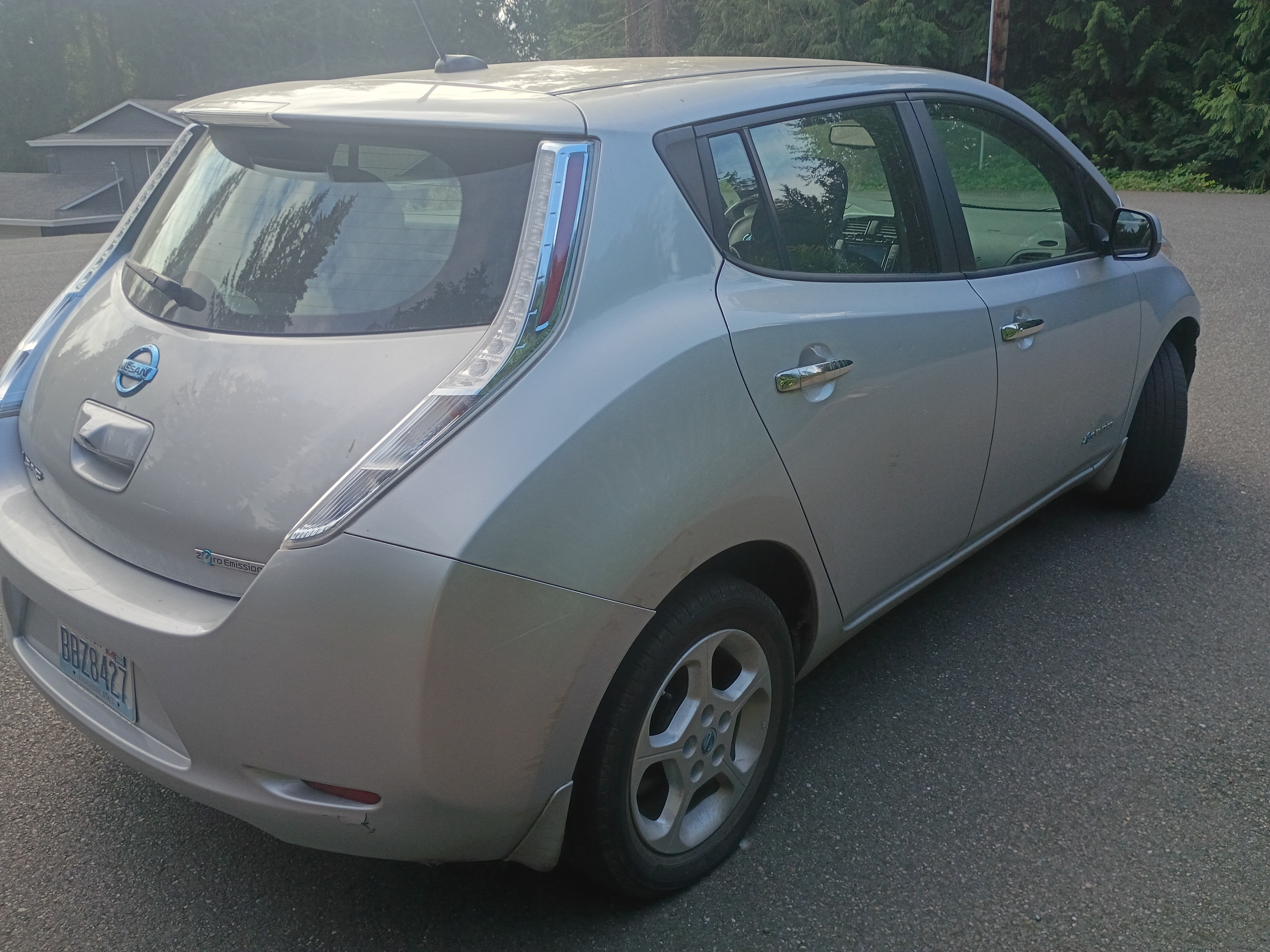 Used 2013 Nissan Leaf SV w/ Premium Pkg FWD image 5