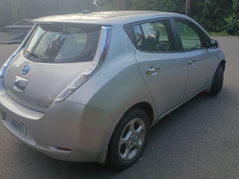 Used 2013 Nissan Leaf SV w/ Premium Pkg FWD image 5