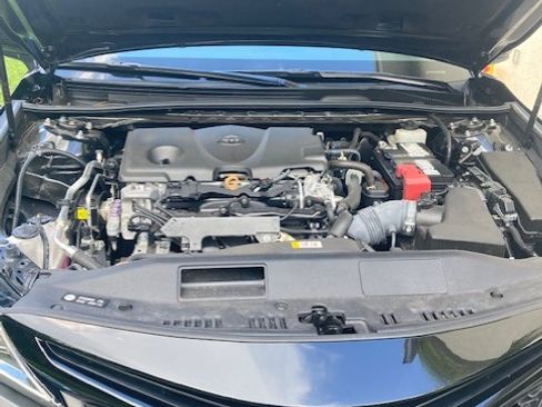 Used 2019 Toyota Camry SE image 6