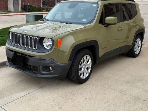 Used 2015 Jeep Renegade Latitude image 2