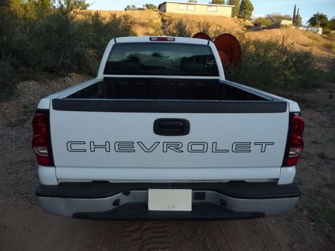 Used 2004 Chevrolet Silverado 1500 W/T RWD image 5