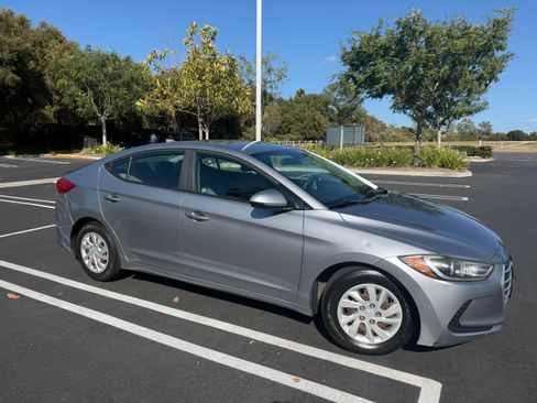 Used 2017 Hyundai Elantra SE FWD image 1