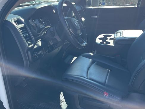 Used 2019 RAM 2500 Tradesman w/ Chrome Appearance Group image 17