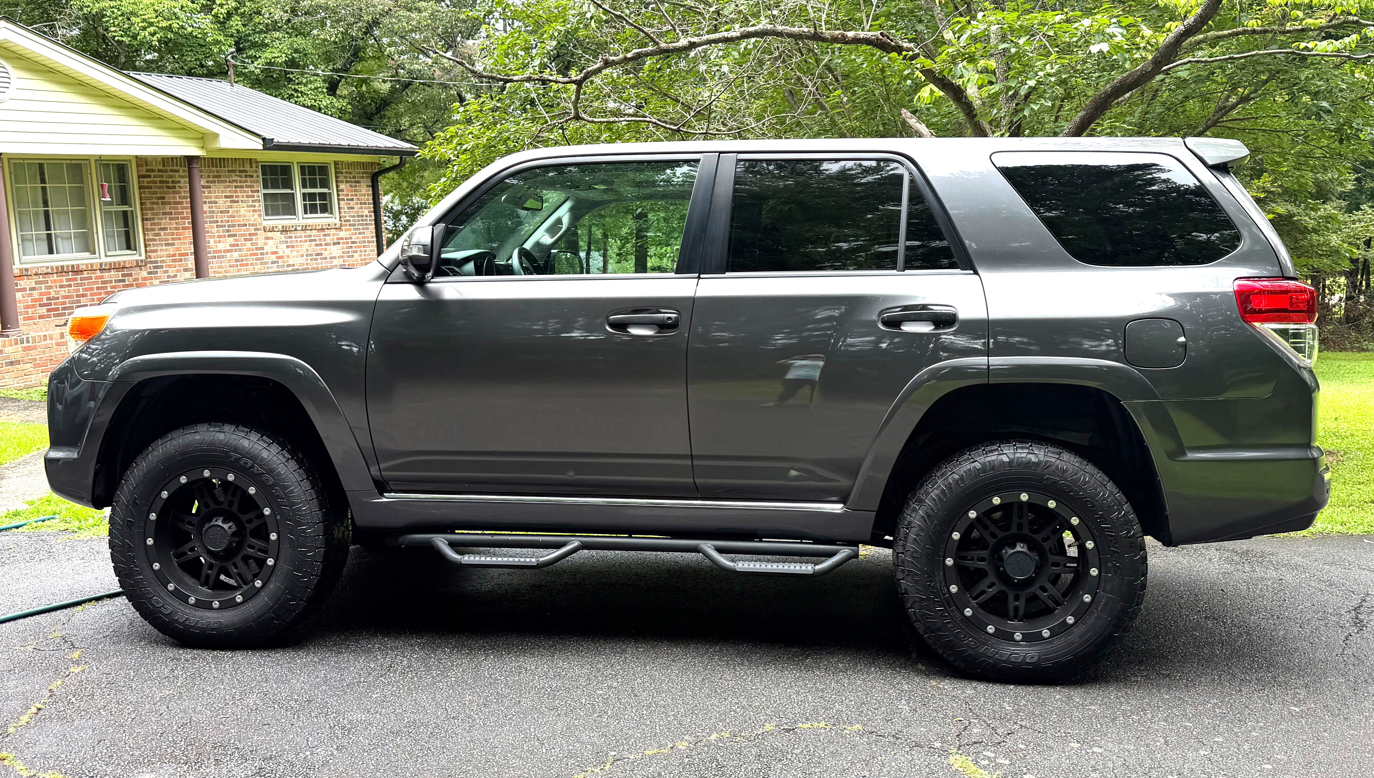 Used 2010 Toyota 4Runner SR5 AWD/4WD image 1