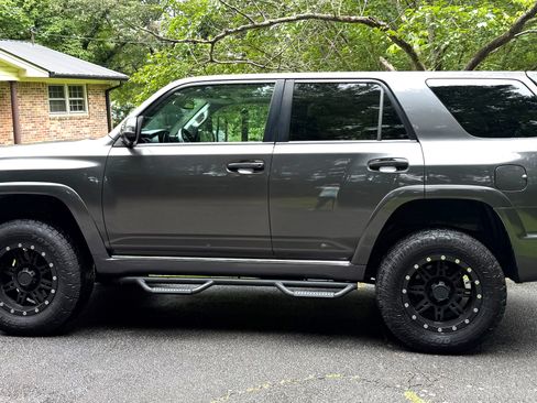 Used 2010 Toyota 4Runner SR5 AWD/4WD image 1