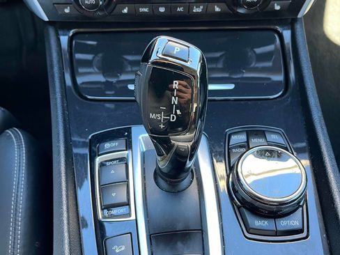 Used 2015 BMW 550i Gran Turismo xDrive image 12