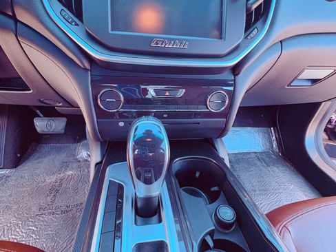 Used 2015 Maserati Ghibli image 17