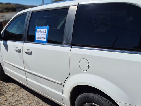 Used 2011 Dodge Grand Caravan Crew image 2