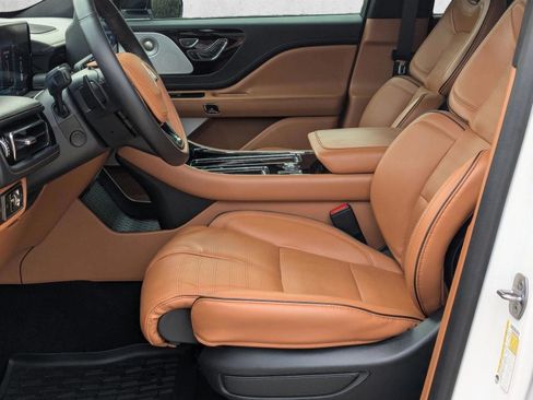 Used 2025 Lincoln Aviator Black Label w/ Jet Appearance Package AWD/4WD image 5