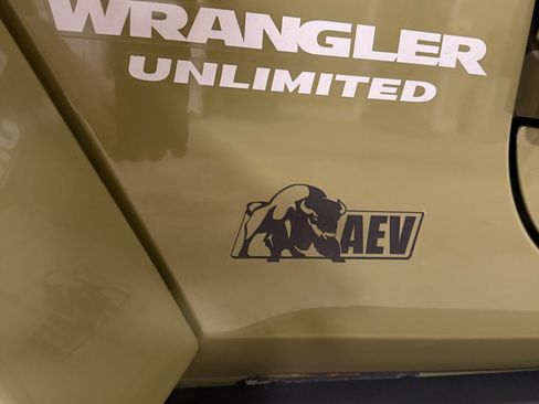 Used 2013 Jeep Wrangler Unlimited Rubicon w/ Connectivity Group image 19