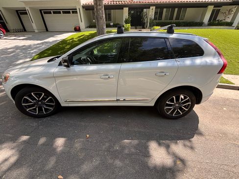 Used 2017 Volvo XC60 T6 Dynamic w/ Protection Package image 13