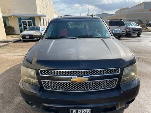 Used 2012 Chevrolet Suburban LTZ image 2