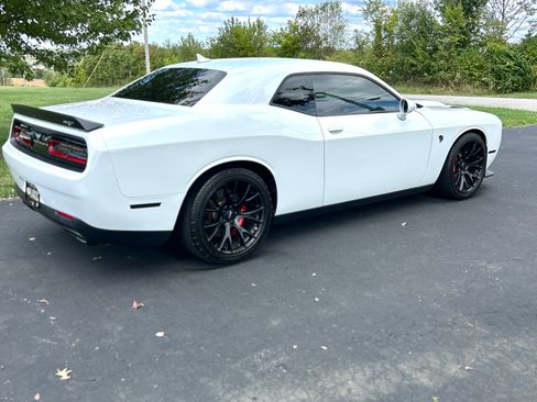 Used 2016 Dodge Challenger SRT Hellcat RWD image 4