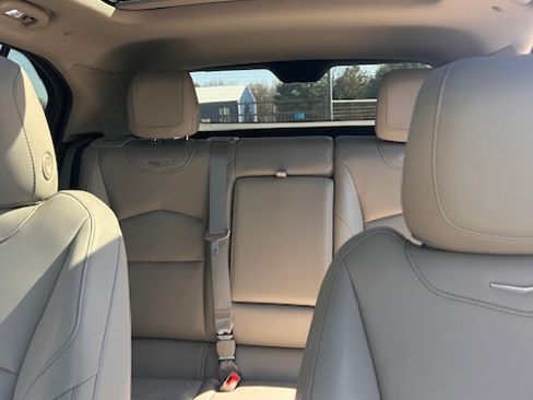 Used 2019 Cadillac XT4 Luxury w/ Cold Weather Package image 18