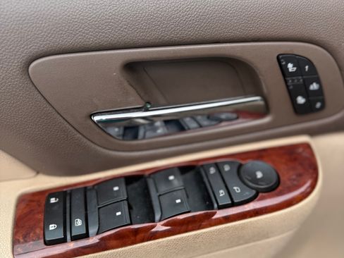 Used 2011 Chevrolet Suburban LT w/ Luxury Package AWD/4WD image 15